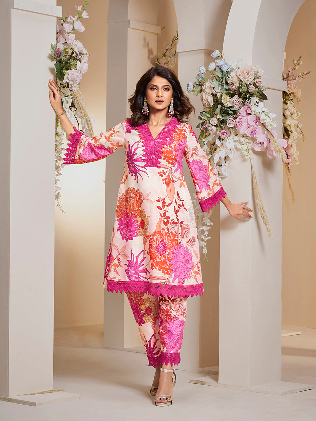 Bhama Couture Jennifer Winget Off White Pink Multi Colour Floral Printed Kurta set.