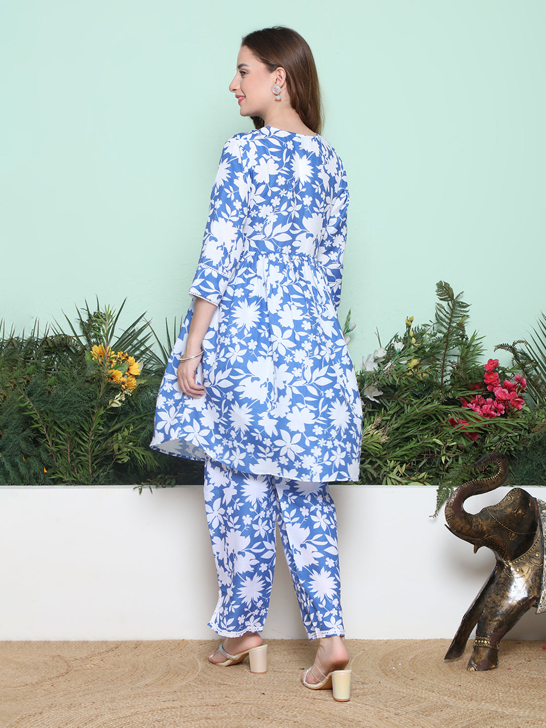 Blue & White Printed Kurta with Pant.