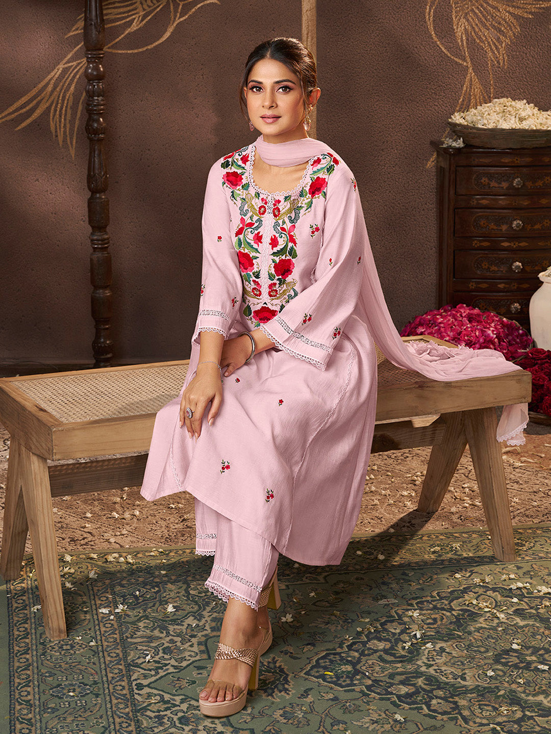 Bhama Couture Jennifer Winget Ligth Pink Embroidered Kurta Set