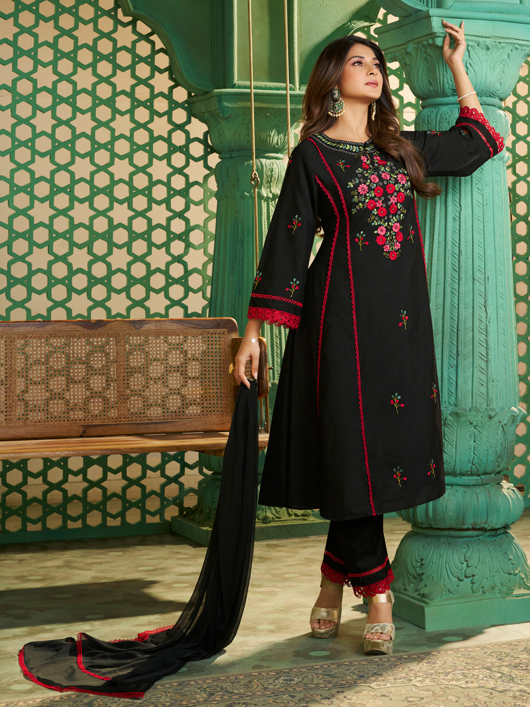 Bhama Couture Jennifer Winget Black Embroidered Kurta Set