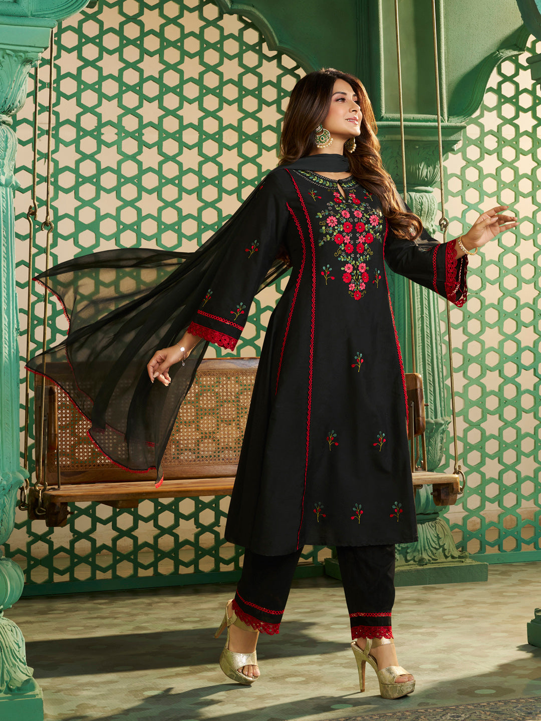 Bhama Couture Jennifer Winget Black Embroidered Kurta Set