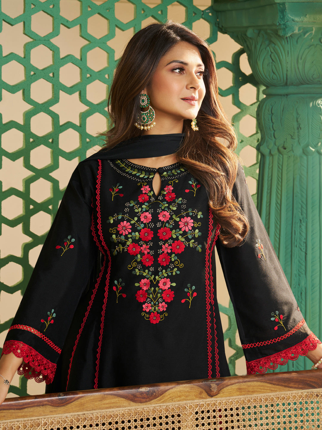 Bhama Couture Jennifer Winget Black Embroidered Kurta Set